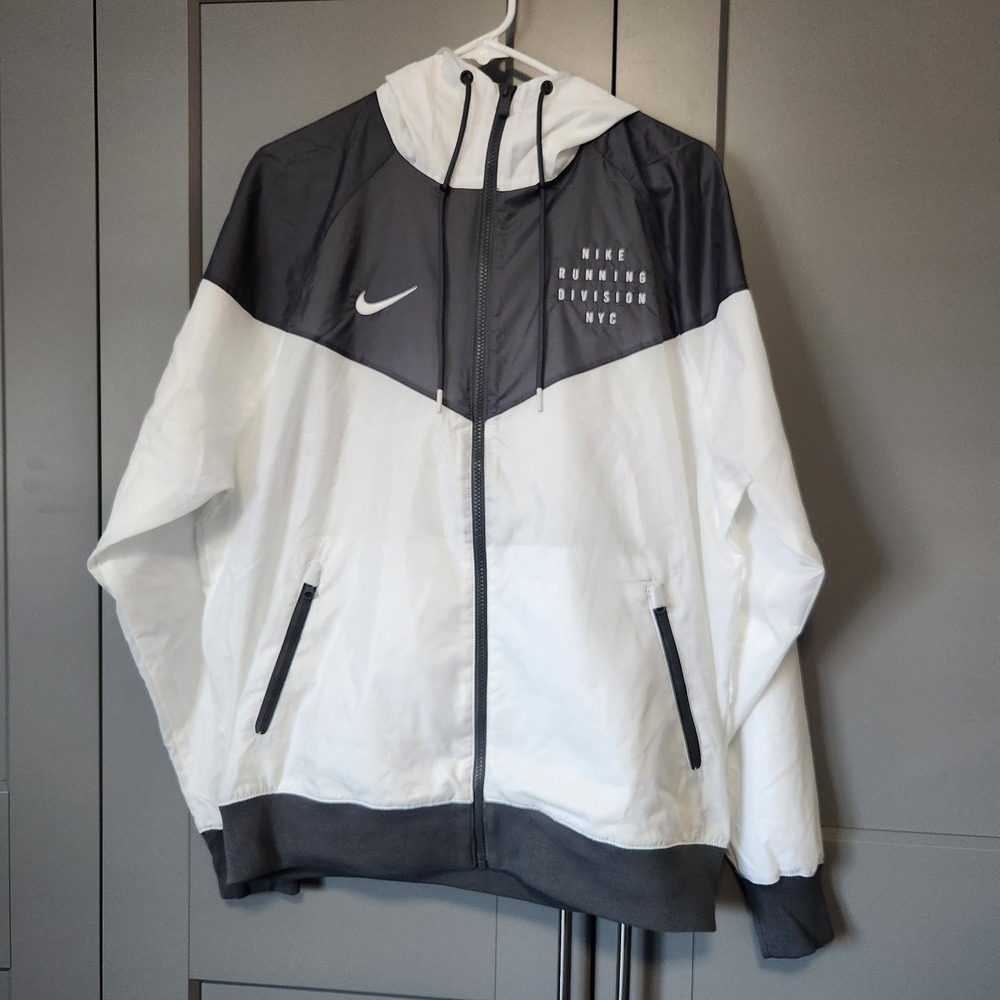 New Nike Running Division NYC Windrunner Jacket Mens L White Grey Marathon Rare